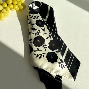 Eșarfă Black and white silk florals - Img 2