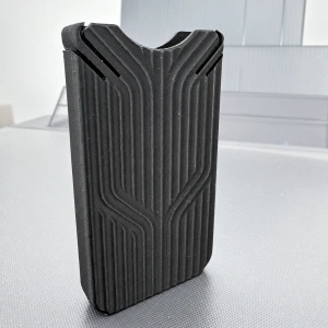 Partea din spate a portofelului printat 3D cu model în relief