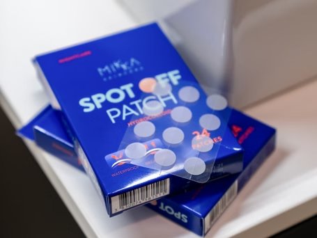 Plasturii hidrocoloid de noapte – soluția invizibilă care lucrează cât dormi