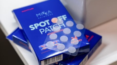 Plasturii hidrocoloid de noapte – soluția invizibilă care lucrează cât dormi