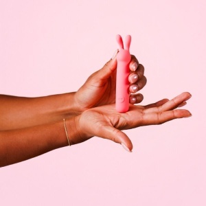 Vibrator Mini-Rabbit Reîncărcabil Je Joue ILY Bullet – Stimulare Clitoridiană din Silicon Premium - Img 2