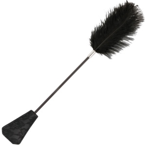 Cravașă BDSM cu Pene Stimulatoare-Darkness Black Feather Whip 56 cm