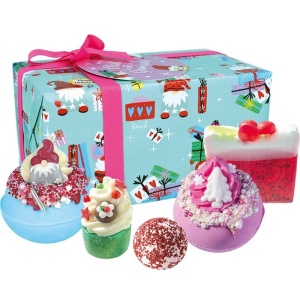 Set cadou Chillin' With my Gnomies Bomb Cosmetics