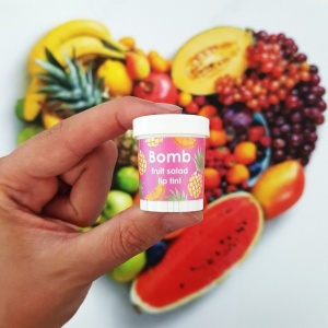 Balsam buze nuantator Fruit Salad Bomb Cosmetics 4.5 g - Img 2