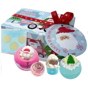 Set cadou Santa`s Coming To Town, 5 produse, Bomb Cosmetics