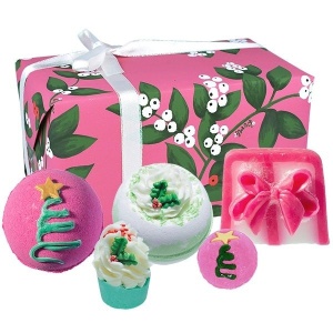Set cadou Under the Mistletoe 5 produse, Bomb Cosmetics