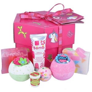 Set cadou Stick With Me Box Bomb Cosmetics