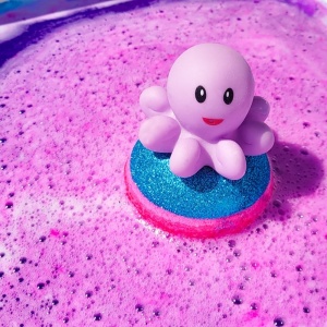 Bila baie Octopus Garden cu jucarie Bomb Cosmetics 160 g - Img 2
