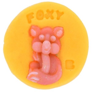 Ceara creativa parfumata Hey Foxy nectarine si amaretto Bomb Cosmetics 16 g