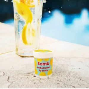 Balsam buze Sherbet Lemon Bomb Cosmetics 4.5 g - Img 3