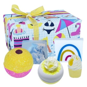 Set cadou Good Vibes Bomb Cosmetics
