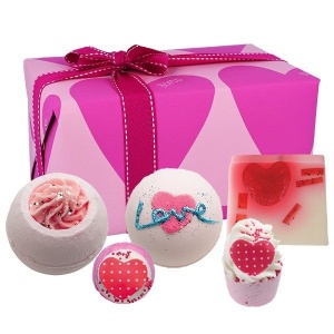 Set cadou You're So Cupid Bomb Cosmetics