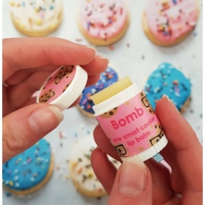 Balsam buze One Smart Cookie Bomb Cosmetics 4.5 g - Img 2