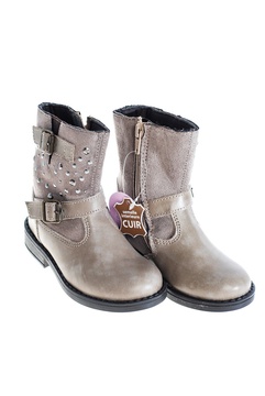 Cizme din piele cu tinte decorative