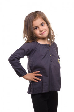 Bluza gri cu nasturi si aplicatie flori galbene