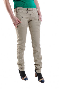 Pantaloni bej cu nasturi