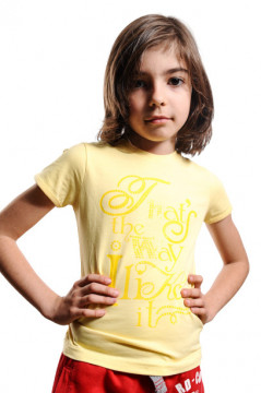 Tricou galben cu imprimeu text