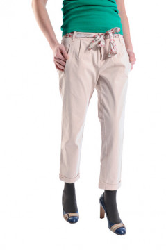 Pantaloni bej cu detaliu decorativ