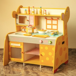 Bucatarie din Lemn Montessori Girafa, Galbena, Set Complet pentru Gatit, Chiuveta, Cuptor, Microunde, Ustensile si Accesorii de Bucatarie, 66x62x44, 6 cm, 3+ Ani