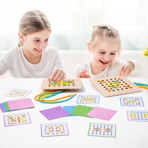 Jucarie Montessori din lemn cu snur de impletit pentru copii, Puzzle pentru antrenarea motricitatii fine, set 2 placi, 6 sfori, 20 carti, Jocuri de gandire logica, Educatie timpurie - Img 2