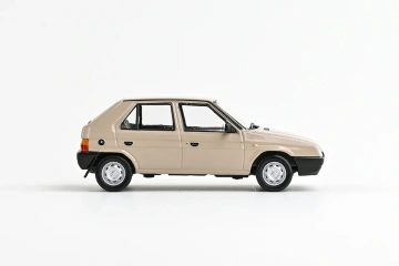 Škoda Favorit 136L (1988) 1:43 - Béžová - Img 3