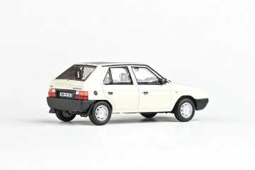 Škoda Favorit 136L (1988) 1:43 - Sněhobílá - Img 2