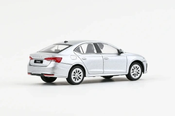 Škoda Octavia IV FL (2024) 1:43 - Argintiu Brilliant Metalíza - Img 2