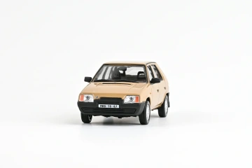 Škoda Favorit 136L (1988) 1:43 - Maro Beduínská - Img 2