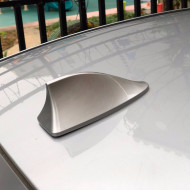 Antena auto activa AM - FM tip "SHARK TAIL" culoare GRI ARGINTIU - Img 1