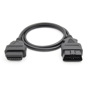 Gros-plan mufe OBD2 pe fundal lemn, cablu prelungitor 100 cm