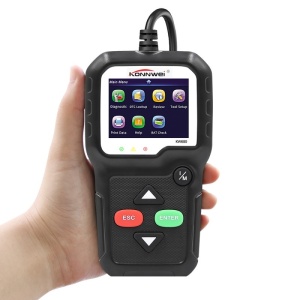 Tester OBDII KONNWEI KW680 tinut in mana, ecran color