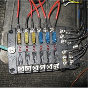 Škatla za avtomobilske varovalke Techstar, plošča z 12 tokokrogi, 12–24 V, maks. 100 A, LED indikacija, pozitivna/negativna zbiralka, 24 varovalk 5A/10A/15A/20A, prozoren pokrov, za avto, avtodom, čoln in tovornjak - Img 8