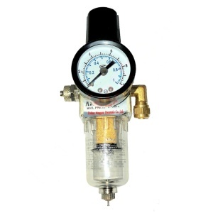 Regulator aer cu pahar decantor, filtru, racorduri si manometru