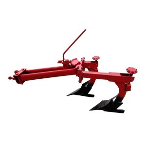 Plug Heimdall cu doua brate ajustabile pentru tractor