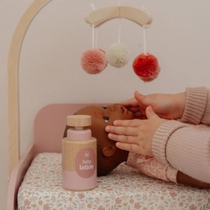 Drveni stočić za presvlačenje lutke - Soft Flowers - Img 2