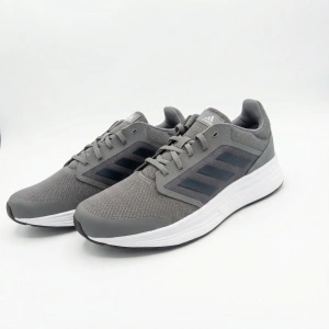 Adidas EUR 44 Galaxy 5 sneakers bărbați pantofi sport gri alergare GW0764 NOI