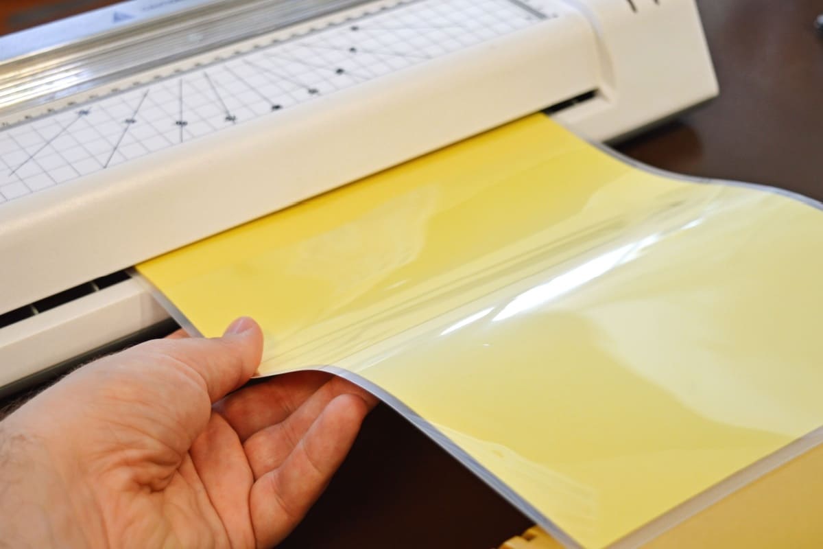 Ghid complet pentru alegerea laminatorului potrivit pentru biroul tau