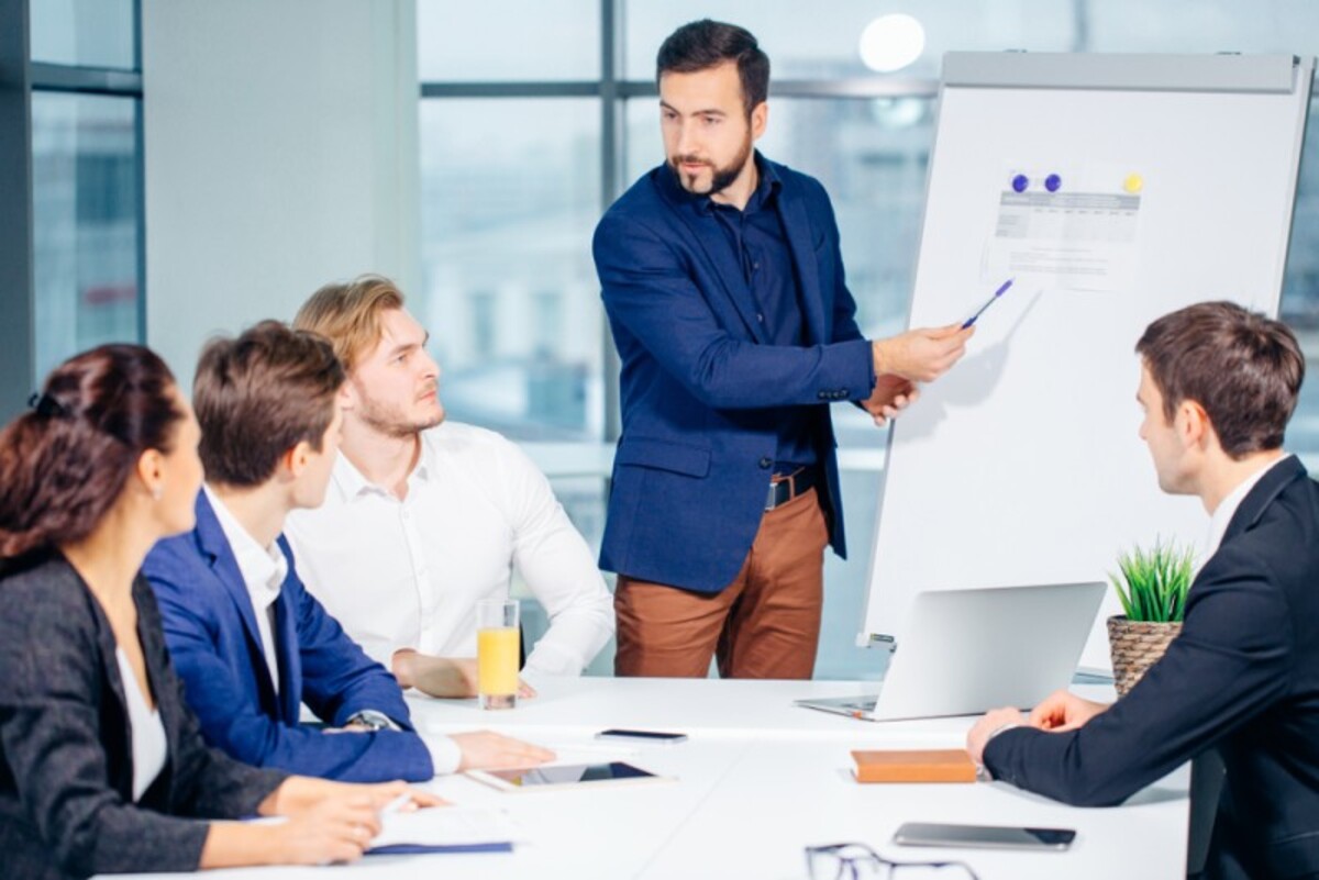Flipchart-uri magnetice vs. flipchart-uri din hartie – ce sa alegi