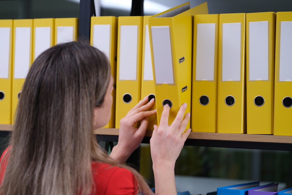 Arhivarea documentelor în HR: ce acte se păstrează și cum le organizezi eficient