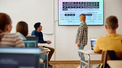 Cum alegi o tablă interactivă pentru școli și instituții educaționale în 2025?