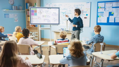 Cum poate o tabla smart sa faca sedintele si lectiile mai eficiente
