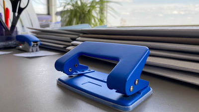 Perforator cu 2 gauri vs. 4 gauri – ce varianta este mai practica?