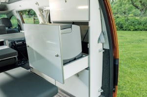 Linie de mobilier Caddy LR Camp - Include frigider, chiuveta, baterie AGM si sistem electric - Img 3