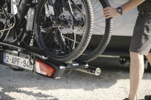 Thule VeloSwing cârlig de remorcă pivotant pentru Fiat Ducato, Citroën Jumper, Peugeot Boxer din 2007 Mai mult decât o simplă soluție de transport pentru biciclete electrice - Img 2