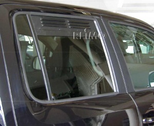 Grila de aerisire VW Amarok de la geamul frontal 01 2010