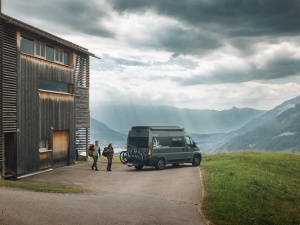 Thule VeloSwing cârlig de remorcă pivotant pentru Fiat Ducato, Citroën Jumper, Peugeot Boxer din 2007 Mai mult decât o simplă soluție de transport pentru biciclete electrice - Img 3
