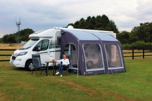 Copertina premium de la Outdoor Revolution, inaltimea atasamentului 235-250 cm