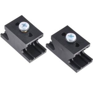 Adaptor pentru accesorii