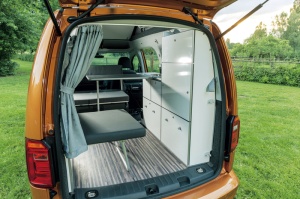 Linie de mobilier Caddy LR Camp - Include frigider, chiuveta, baterie AGM si sistem electric - Img 2