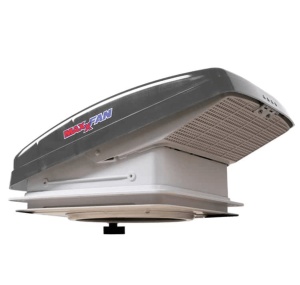 Trapa cu ventilator 12V MaxxFan Deluxe Compact – capac transparent – 28×28 cm